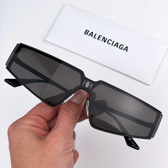 Balenciaga BB0192S 001 Sunglasses Black Shiny Rectangle Unisex main image 10